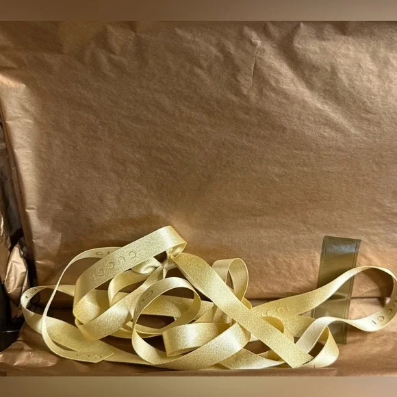 Gucci Box with Ribbon, Tissue and Card - Picture 5 of 5